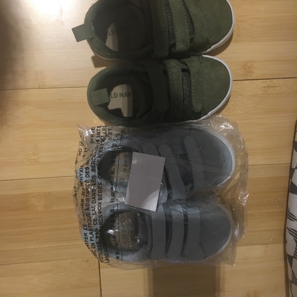 Old navy toddler sneakers size 6
